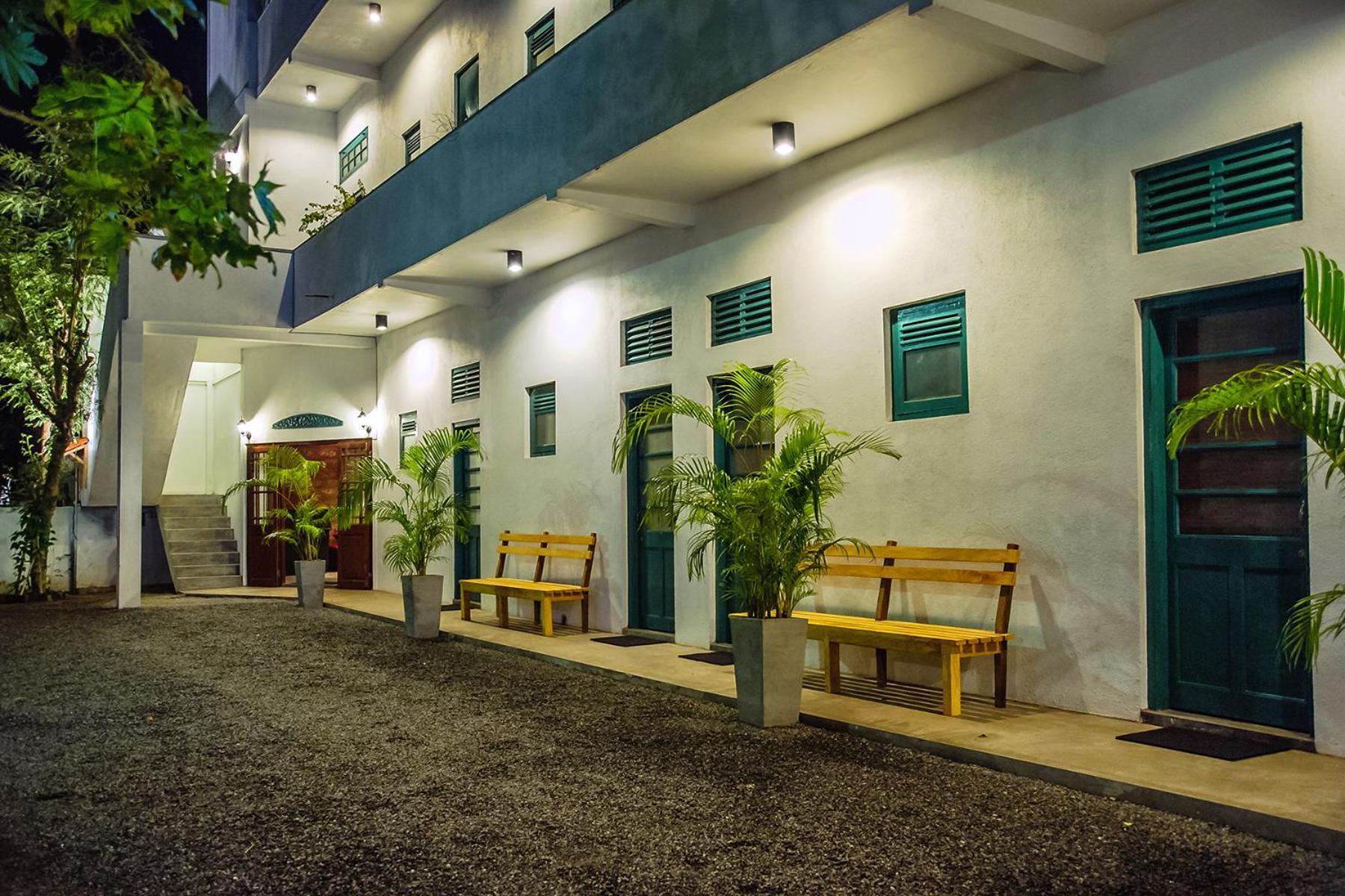 Colombo Beach Hostel Dehiwala-Mount Lavinia Ngoại thất bức ảnh