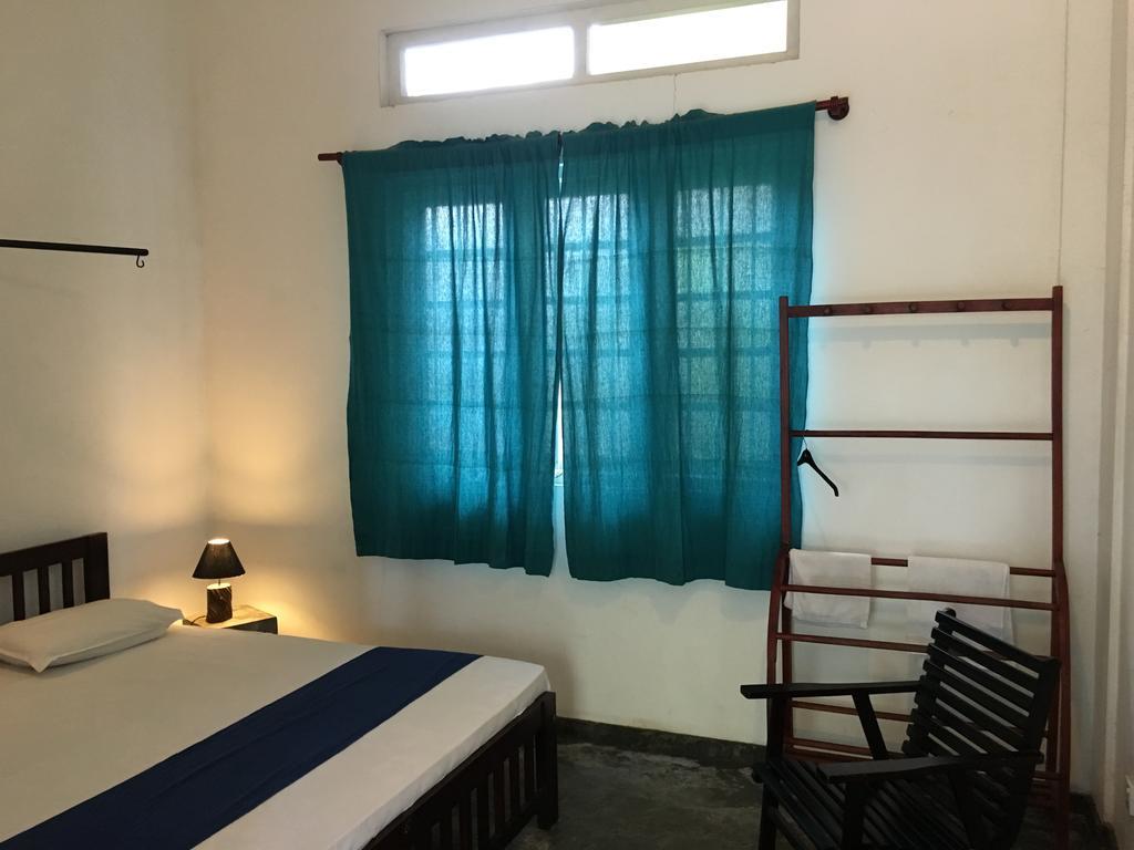 Colombo Beach Hostel Dehiwala-Mount Lavinia Ngoại thất bức ảnh