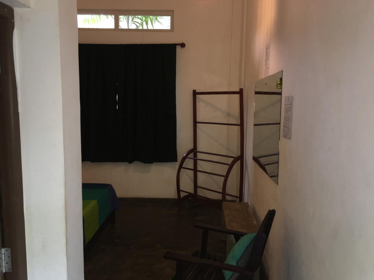 Colombo Beach Hostel Dehiwala-Mount Lavinia Ngoại thất bức ảnh