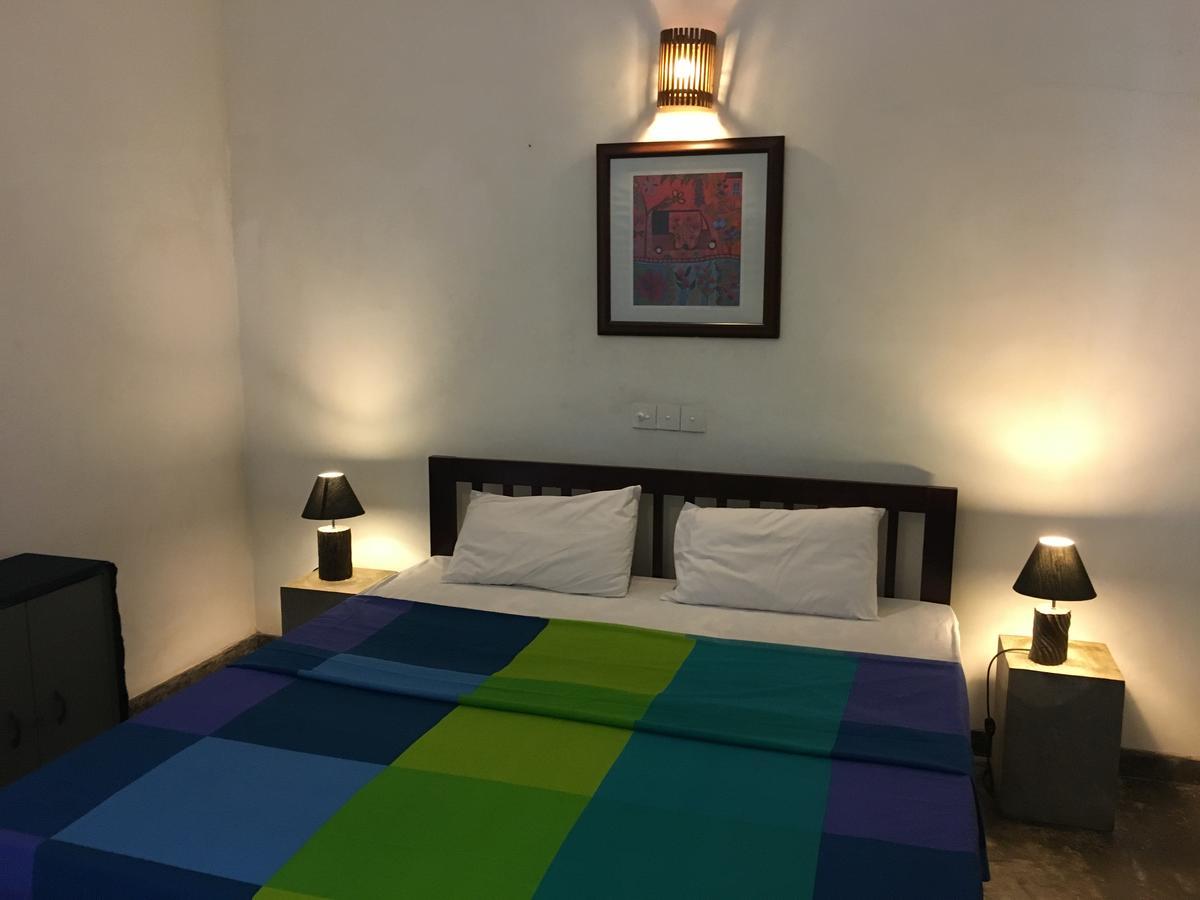 Colombo Beach Hostel Dehiwala-Mount Lavinia Ngoại thất bức ảnh